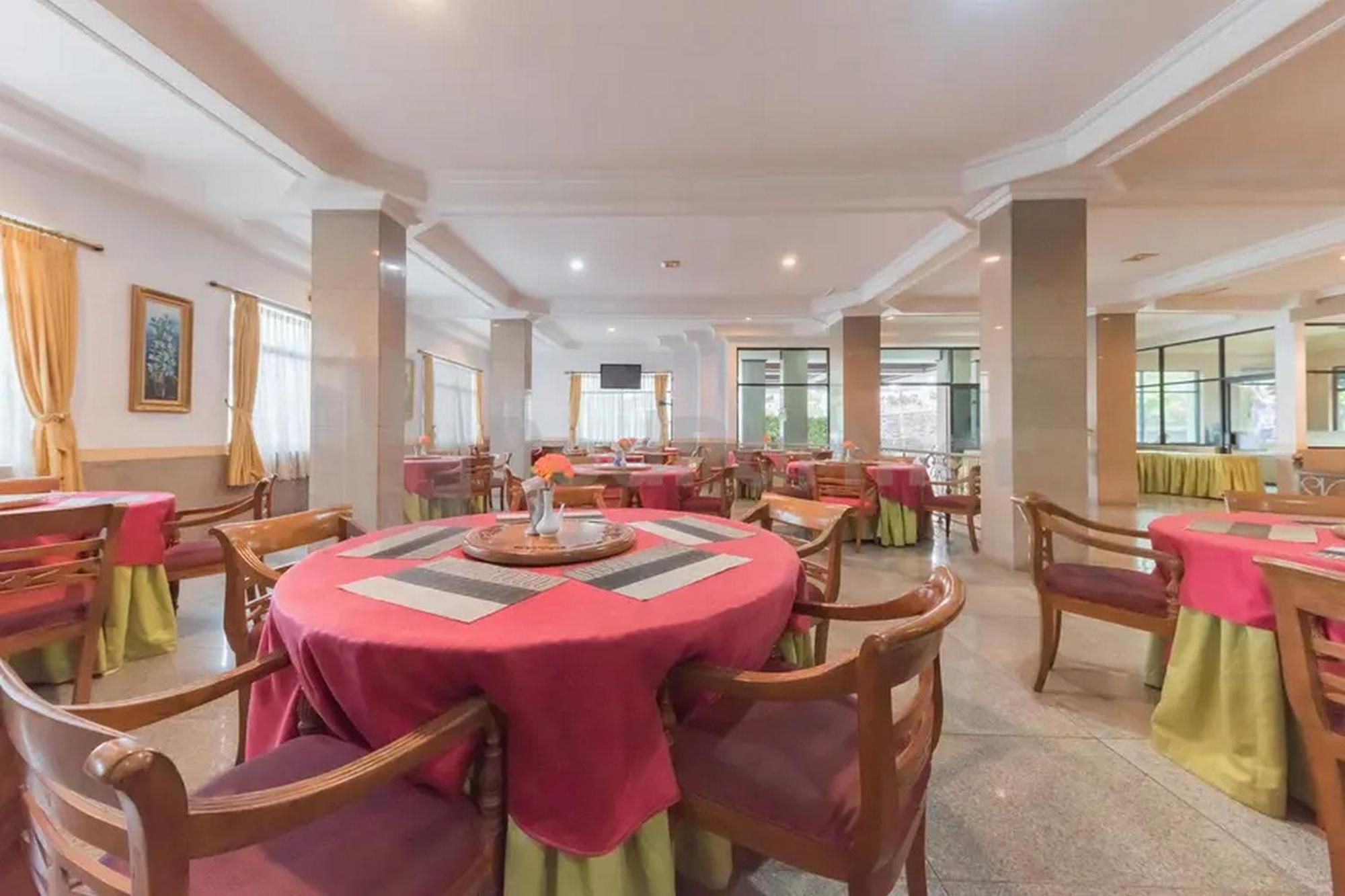 Hotel Ayong Linggarjati Kuningan Mitra Reddoorz Екстериор снимка