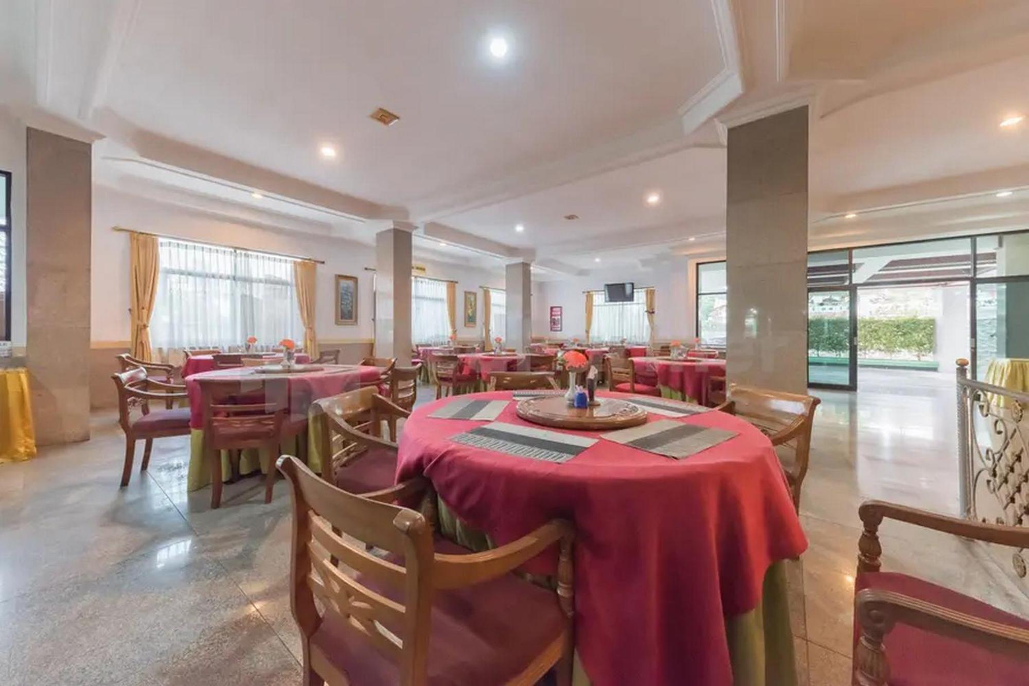 Hotel Ayong Linggarjati Kuningan Mitra Reddoorz Екстериор снимка