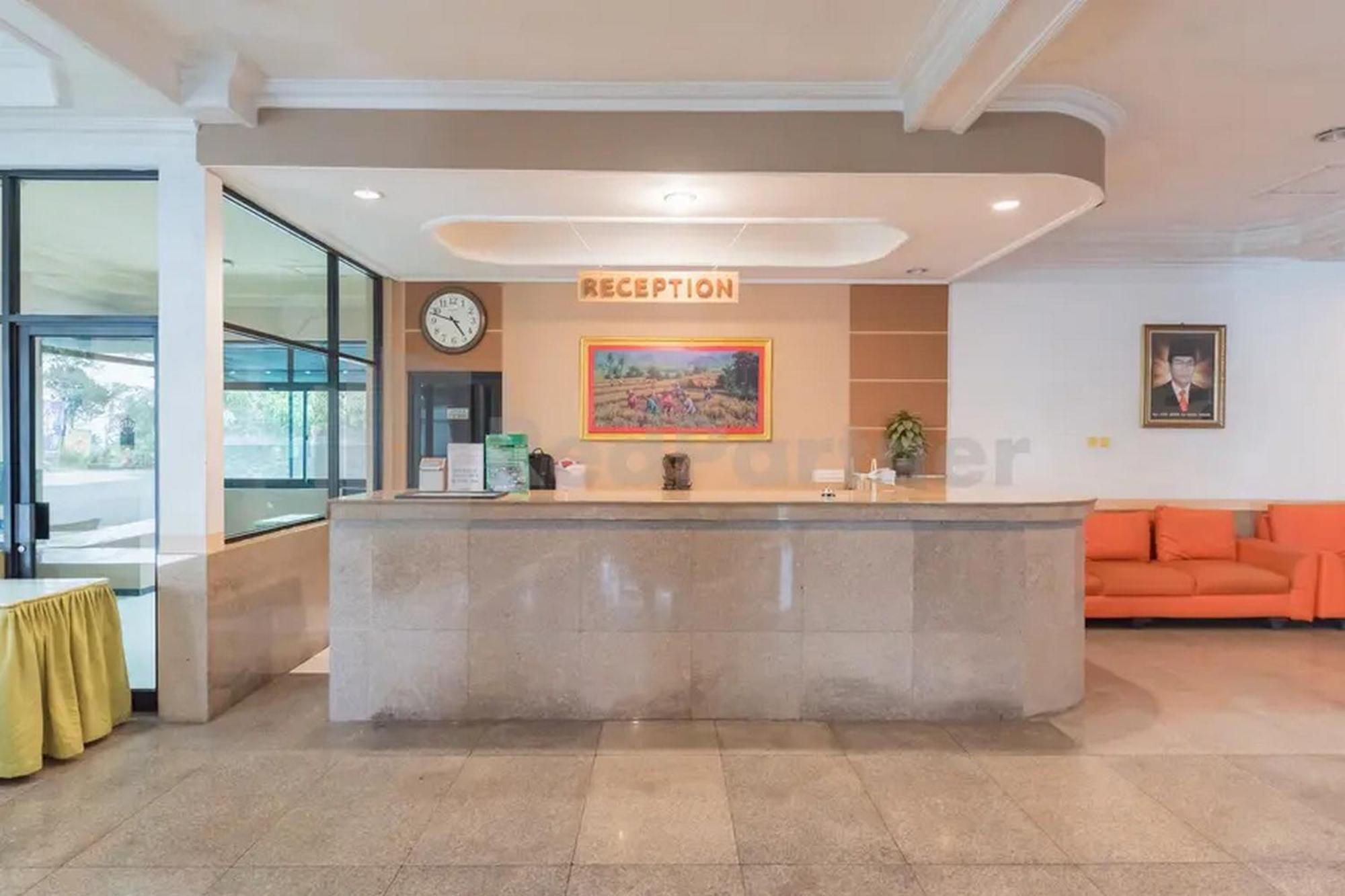 Hotel Ayong Linggarjati Kuningan Mitra Reddoorz Екстериор снимка