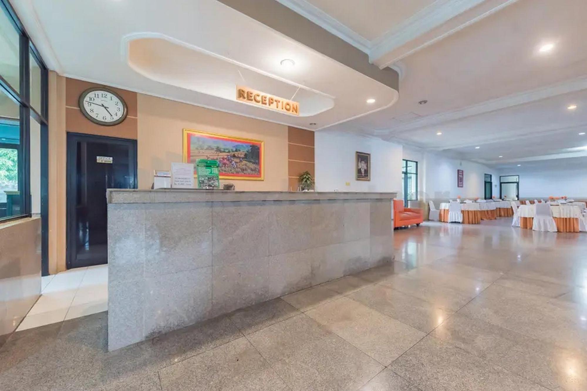 Hotel Ayong Linggarjati Kuningan Mitra Reddoorz Екстериор снимка