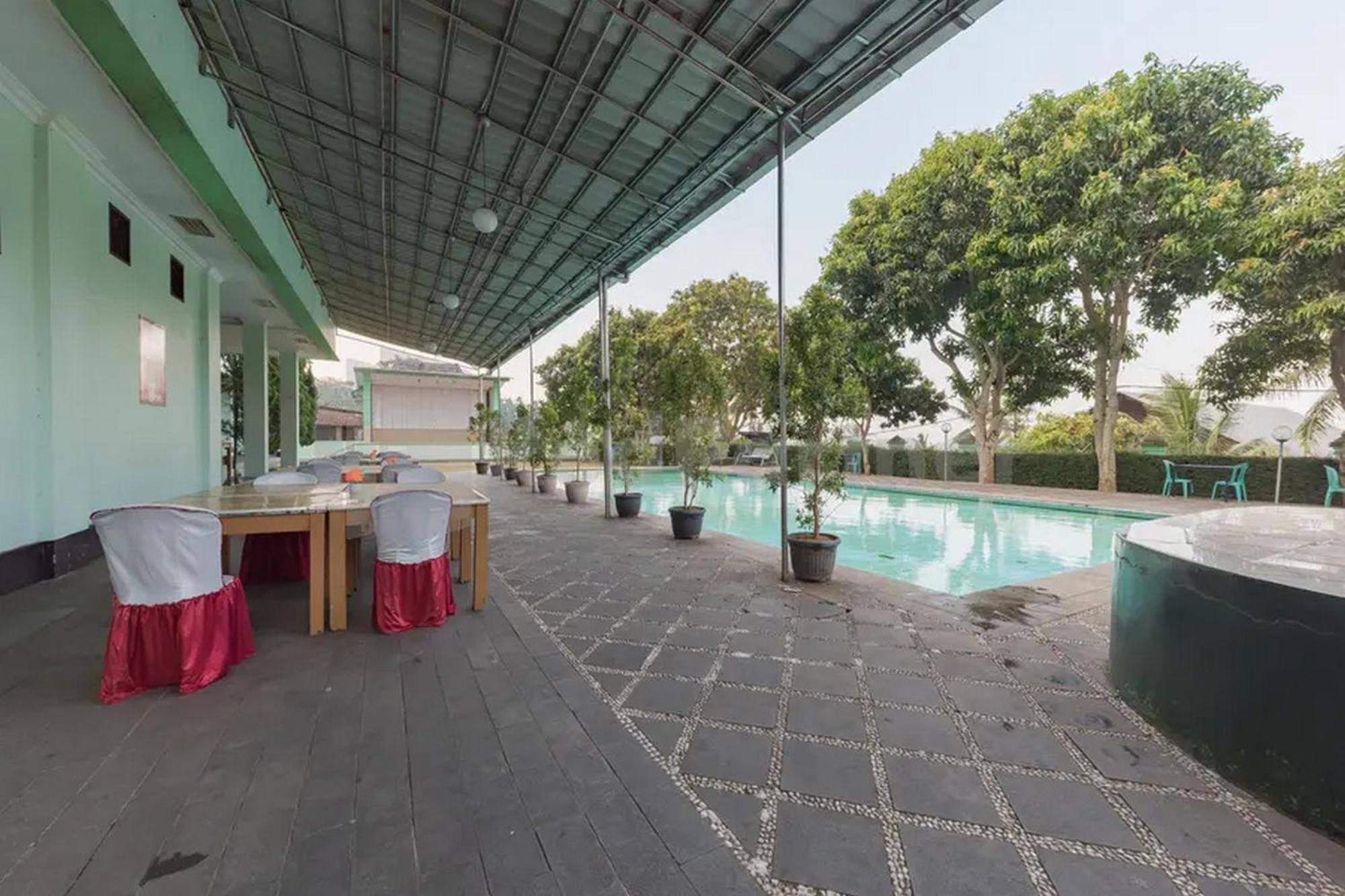 Hotel Ayong Linggarjati Kuningan Mitra Reddoorz Екстериор снимка
