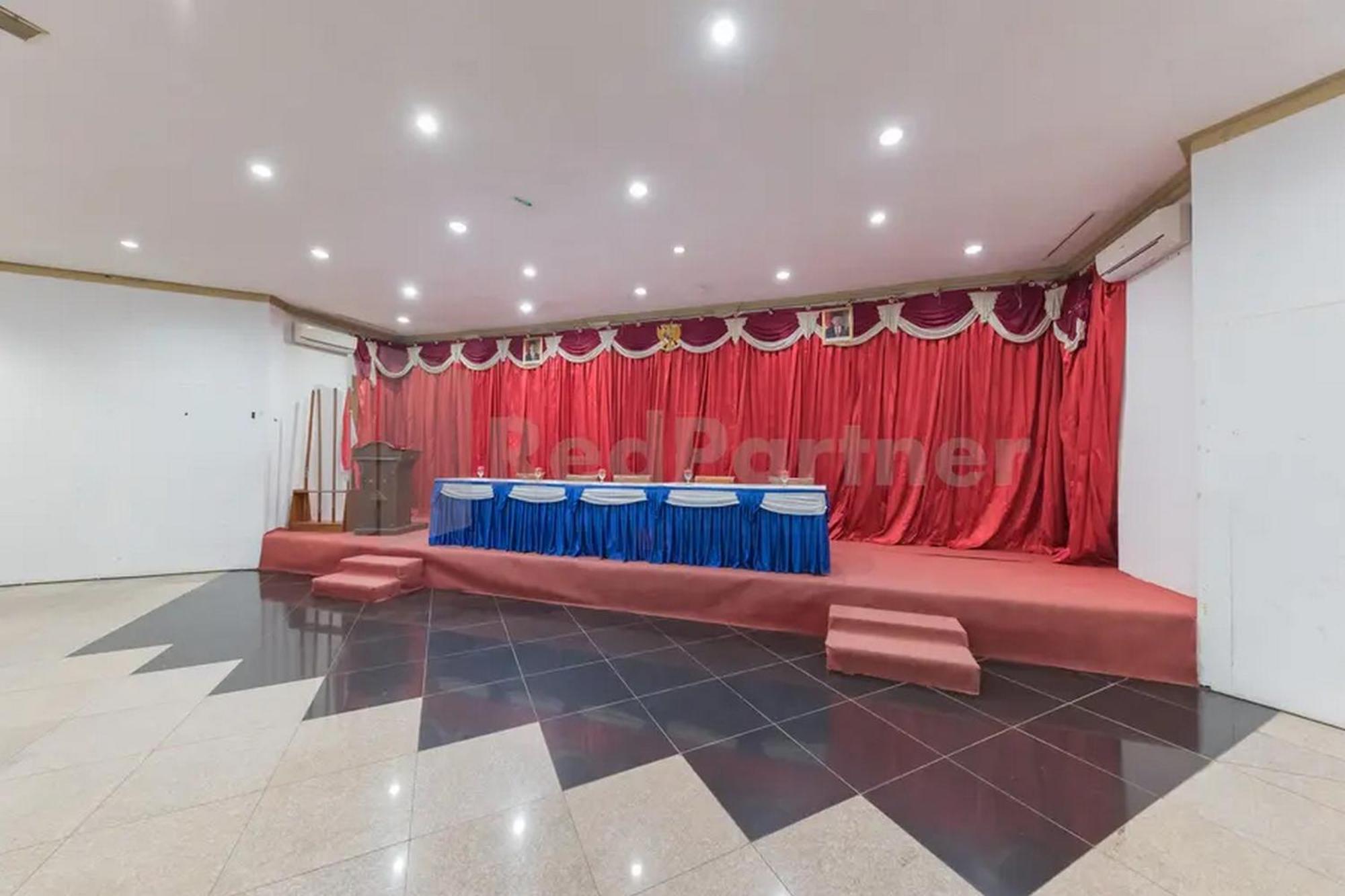 Hotel Ayong Linggarjati Kuningan Mitra Reddoorz Екстериор снимка