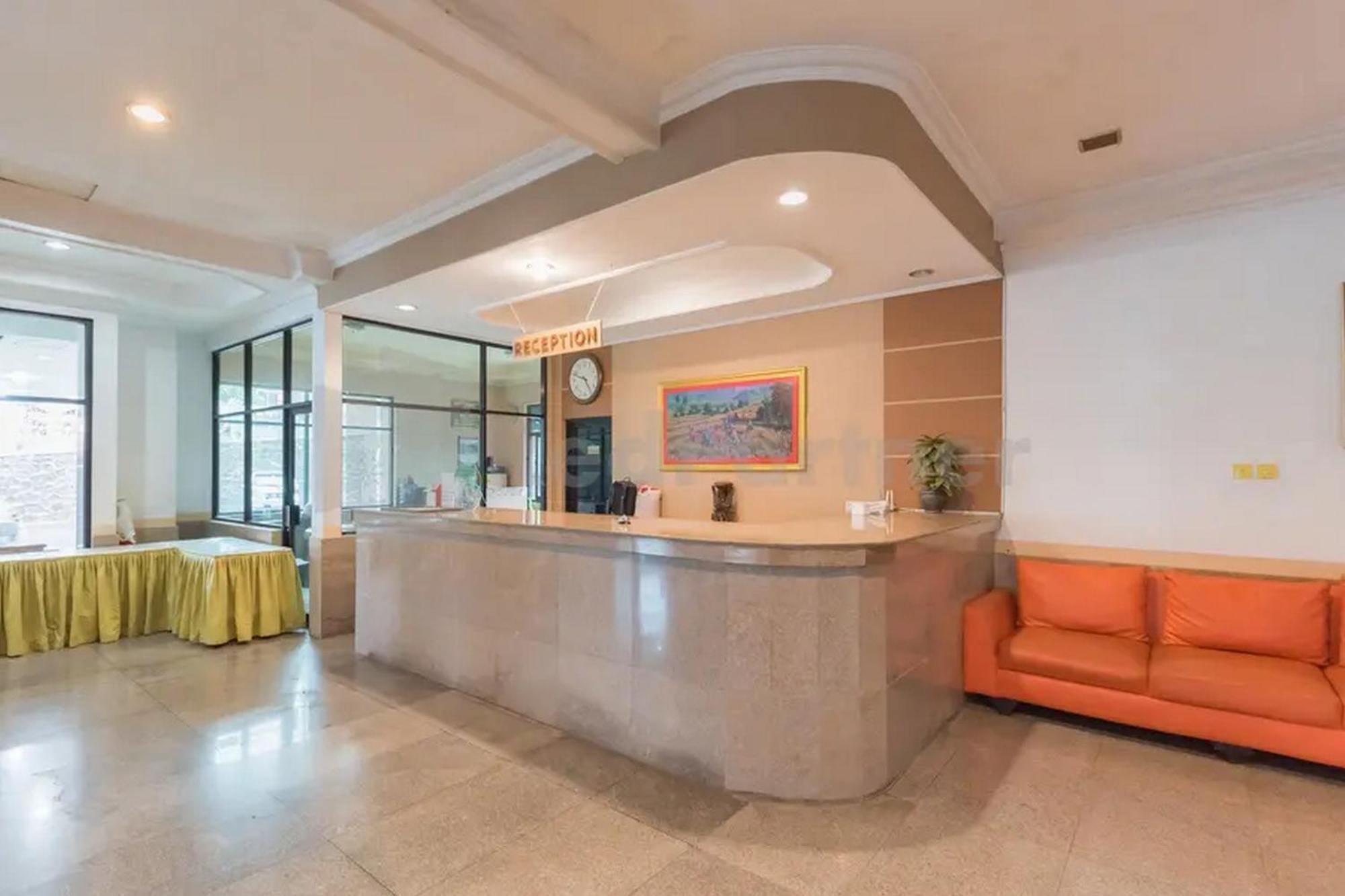 Hotel Ayong Linggarjati Kuningan Mitra Reddoorz Екстериор снимка