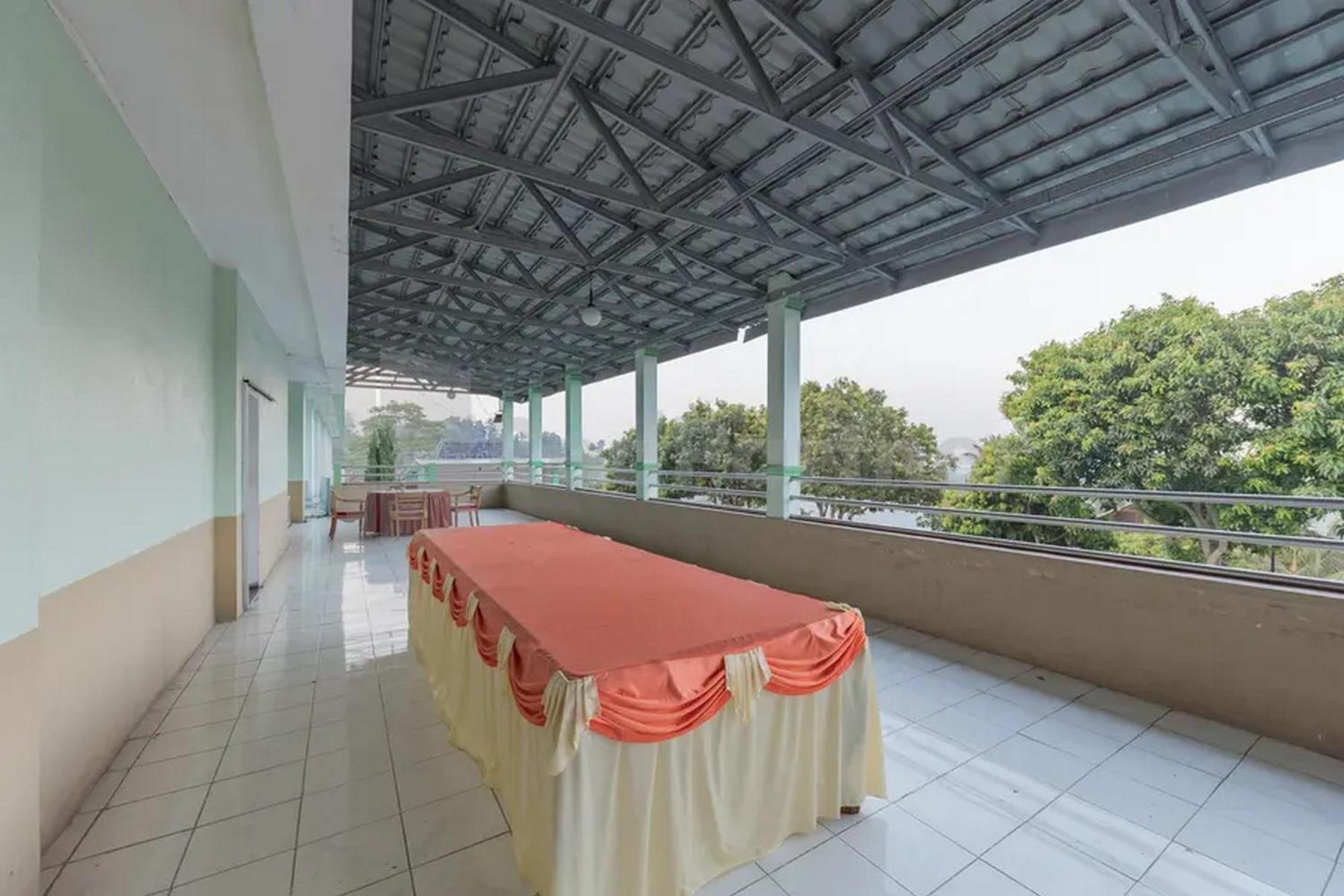 Hotel Ayong Linggarjati Kuningan Mitra Reddoorz Екстериор снимка