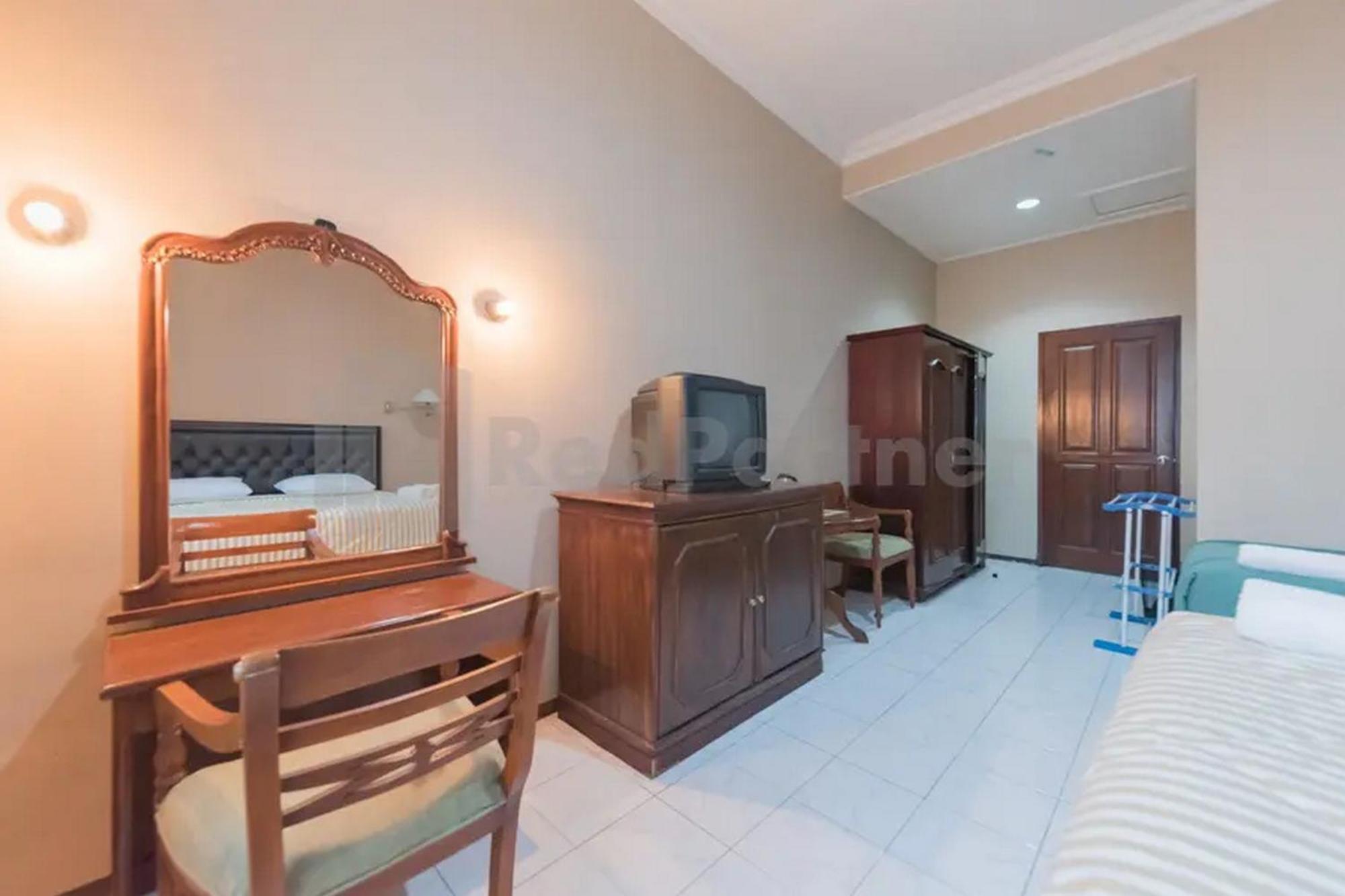 Hotel Ayong Linggarjati Kuningan Mitra Reddoorz Екстериор снимка
